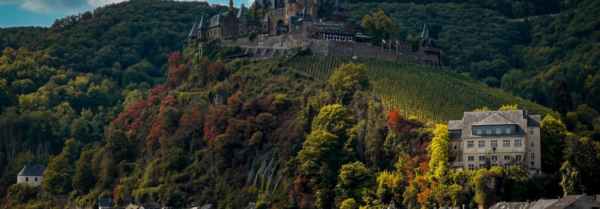 Camping an der Mosel: Die 5 besten Plätze für dein Wohnmobil-Abenteuer | Wohnmobile mieten in Berlin bei MioCamper.de