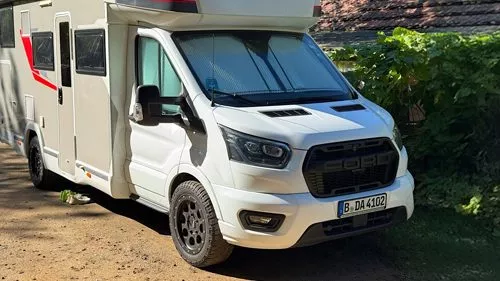 Queen Elizabeth – Concorde Charisma 860 LI mieten bei MioCamper | Wohnmobile mieten in Berlin bei MioCamper.de