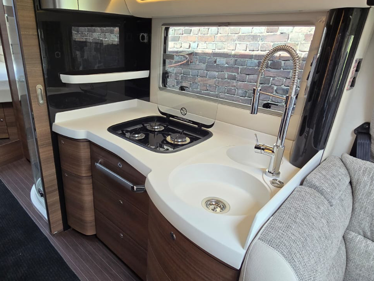Camper Queen Elizabeth | Wohnmobile mieten in Berlin bei MioCamper.de