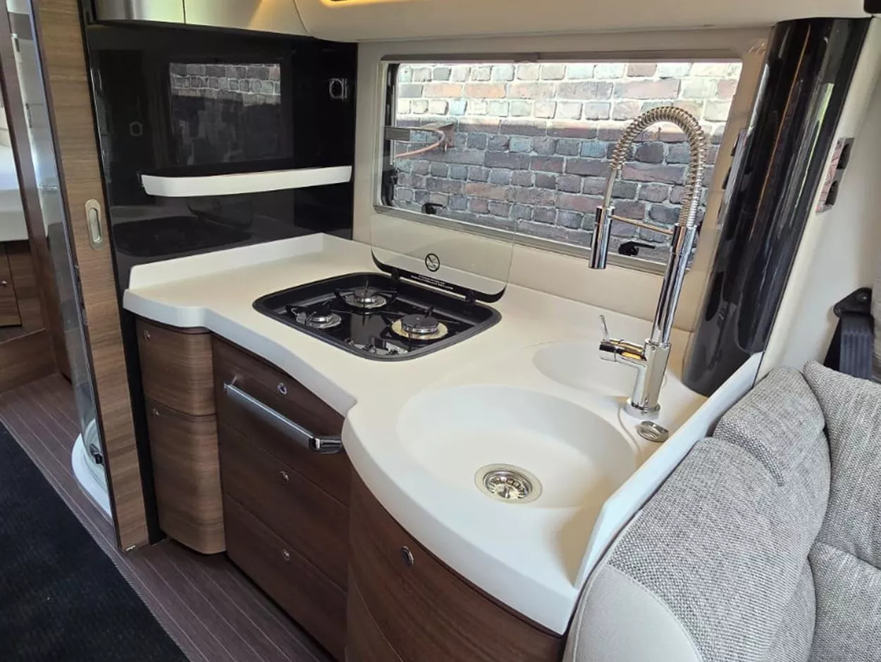 Camper Queen Elizabeth | Wohnmobile mieten in Berlin bei MioCamper.de