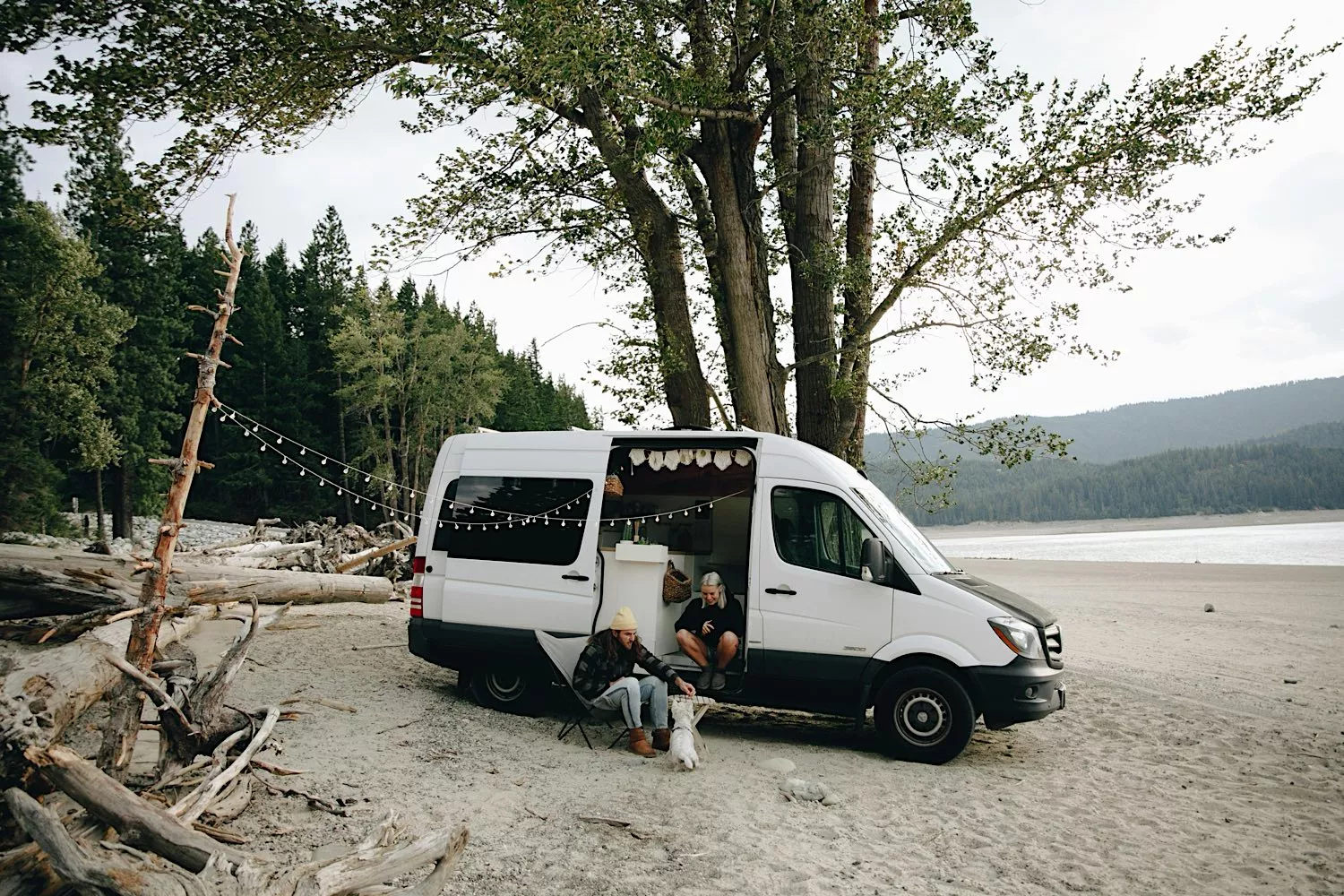 Camping im Herbst – Freiheit, Farben & die gemütlichste Jahreszeit für dein Wohnmobil-Abenteuer | Wohnmobile mieten in Berlin bei MioCamper.de