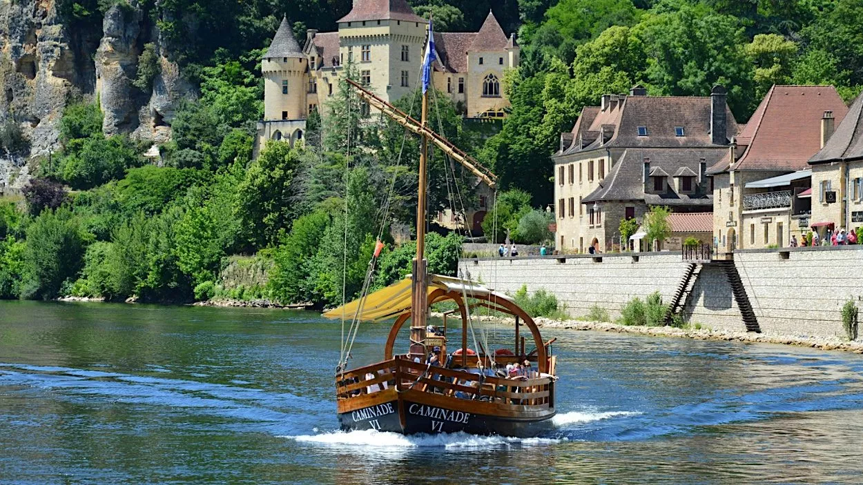 Top-Reiseziele im Juli mit dem Camper – Wo Sommerträume Wirklichkeit werden (oder wenigstens ein kühler Drink am See) | Wohnmobile mieten in Berlin bei MioCamper.de