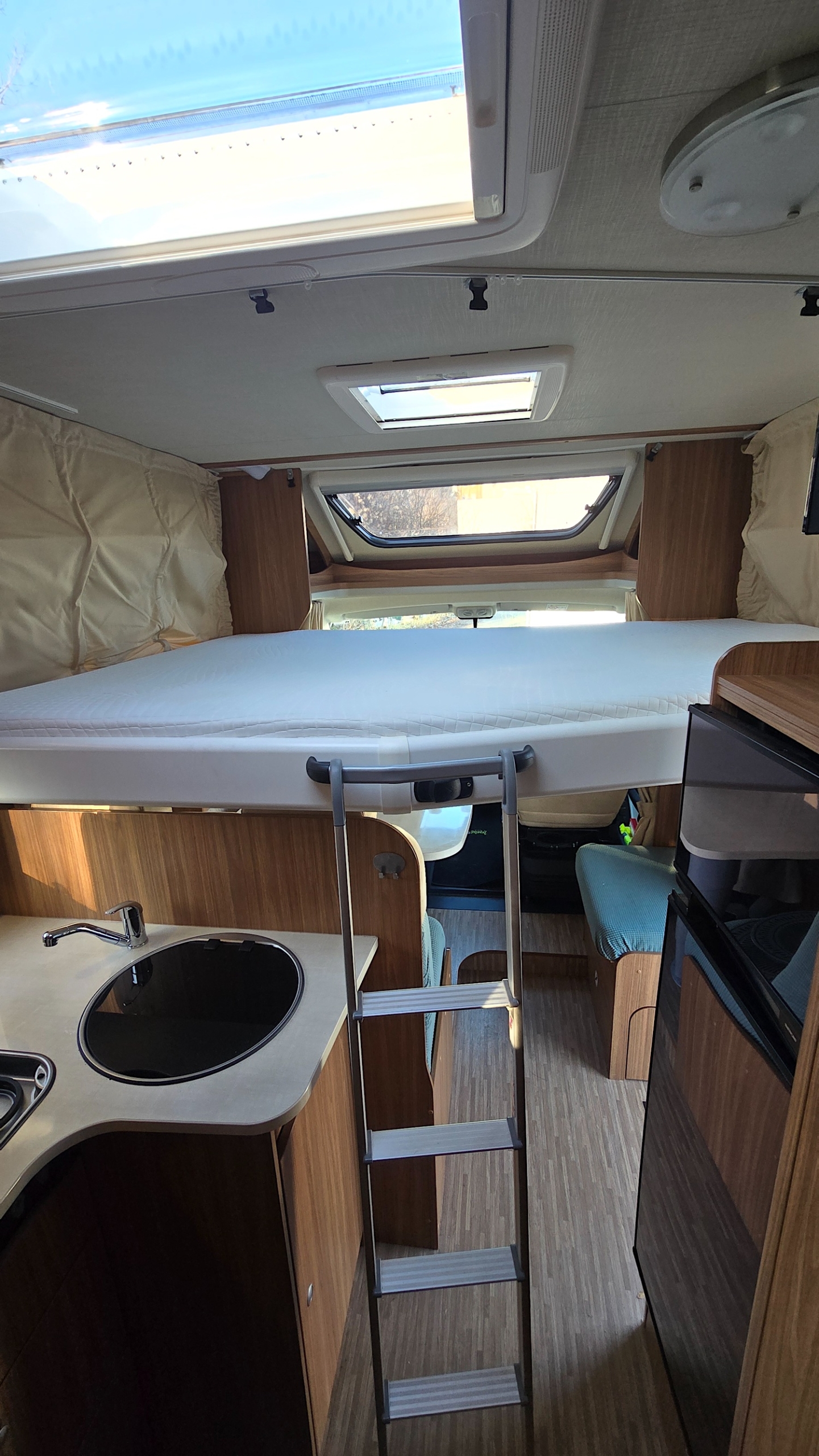 Neuer in der Familie: Camper Rehni – Marian ist ein bisschen verliebt. Verständlich. | Wohnmobile mieten in Berlin bei MioCamper.de Neuer in der Familie: Camper Rehni – Marian ist ein bisschen verliebt. Verständlich. | Wohnmobile mieten in Berlin bei MioCamper.de