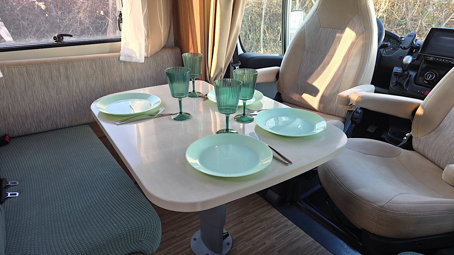 Neuer in der Familie: Camper Rehni – Marian ist ein bisschen verliebt. Verständlich. | Wohnmobile mieten in Berlin bei MioCamper.de Neuer in der Familie: Camper Rehni – Marian ist ein bisschen verliebt. Verständlich. | Wohnmobile mieten in Berlin bei MioCamper.de