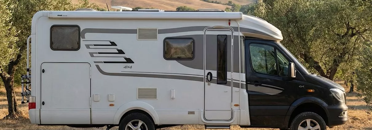 Neu bei MioCamper: Camper Elli – Unser 4x4 für alle, die weiter wollen als der Asphalt reicht | Wohnmobile mieten in Berlin bei MioCamper.de Neu bei MioCamper: Camper Elli – Unser 4x4 für alle, die weiter wollen als der Asphalt reicht | Wohnmobile mieten in Berlin bei MioCamper.de