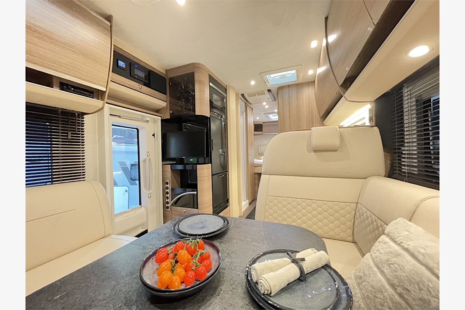 Mit Stolz präsentieren wir unseren Neuzugang: Der Concorde CRUISER zieht bei MioCamper ein | Wohnmobile mieten in Berlin bei MioCamper.de Mit Stolz präsentieren wir unseren Neuzugang: Der Concorde CRUISER zieht bei MioCamper ein | Wohnmobile mieten in Berlin bei MioCamper.de