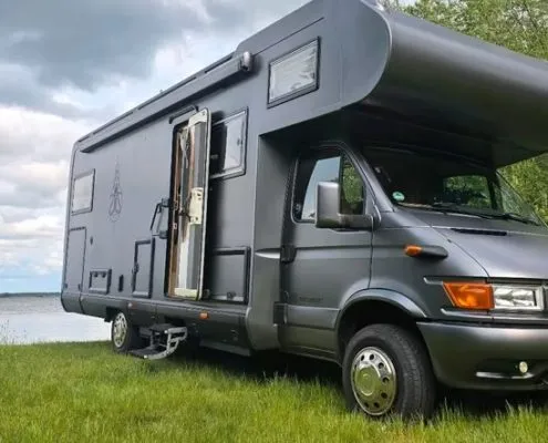 Gebrauchte Wohnmobile kaufen | Persönliche Auswahl aus der MioCamper-Flotte | Wohnmobile mieten in Berlin bei MioCamper.de Iveco Daily 60C15 Carthago Weltreisemobil für 6 Personen