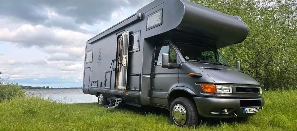 Gebrauchte Wohnmobile kaufen | Persönliche Auswahl aus der MioCamper-Flotte | Wohnmobile mieten in Berlin bei MioCamper.de Iveco Daily 60C15 Carthago Weltreisemobil für 6 Personen